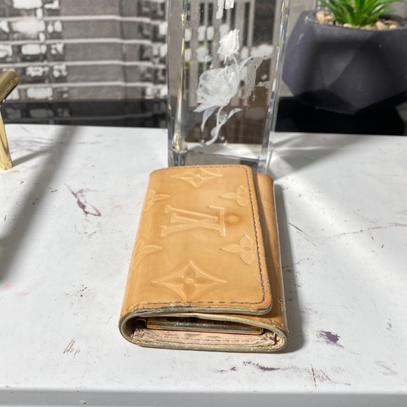 Authentic Louis Vuitton Vernis Key Case - Picture 11 of 13
